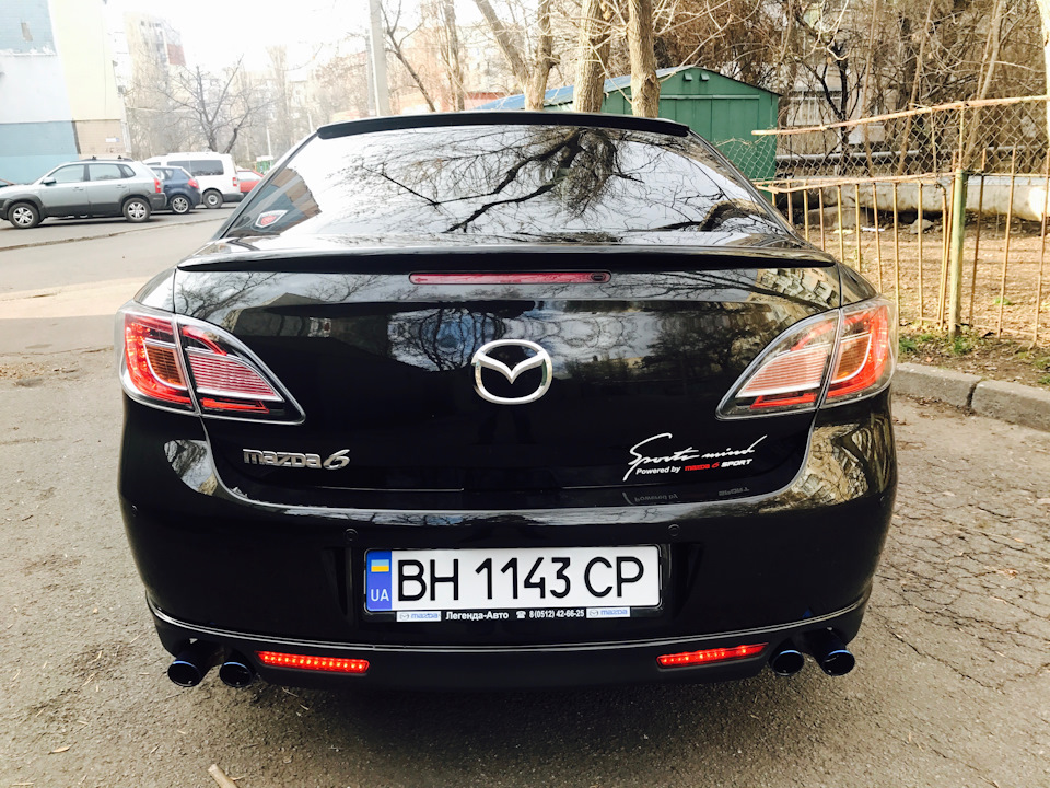 Симетрія задніх ліхтарів + губа 3