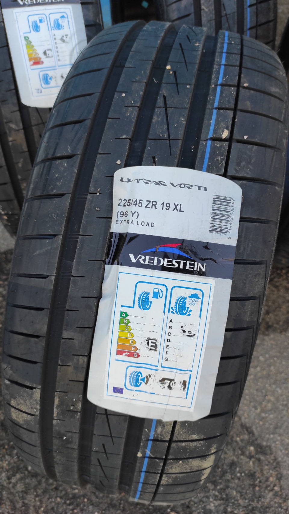 Vredestein ultrac vorti 225/45R19 1