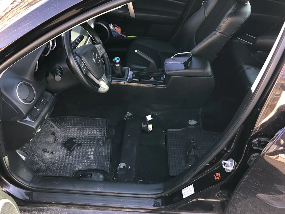 Скрип сидіння водія