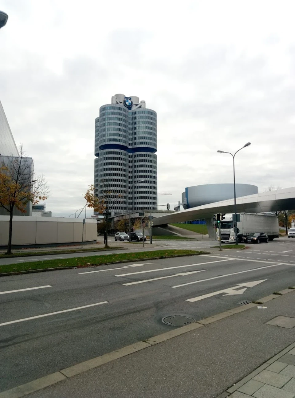 Був у Мюнхені, навідався до BMW museum munich 1