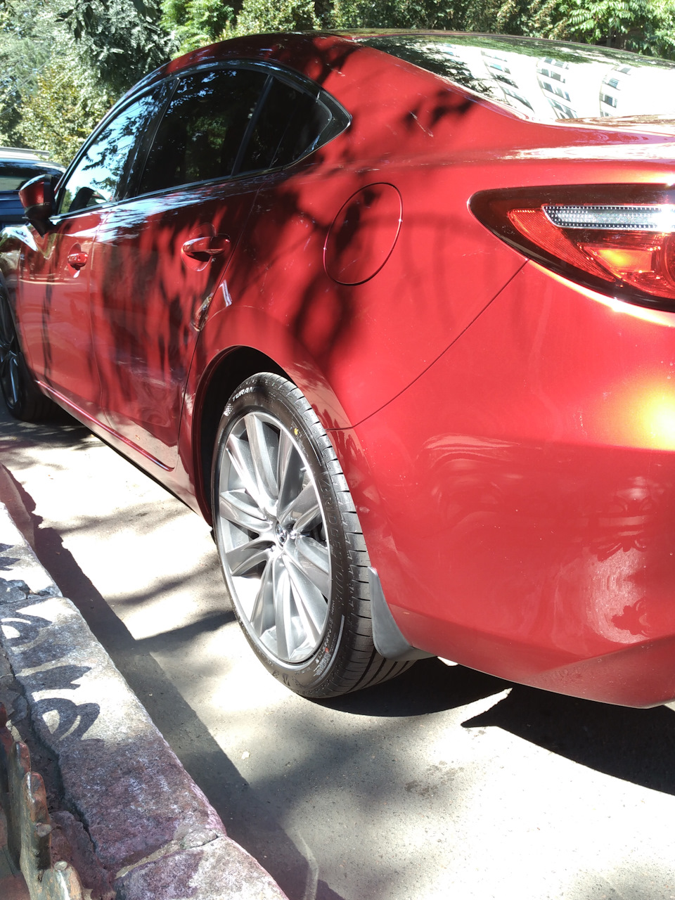 # 04 Подарунки від Офіційного Дилера Mazda 3