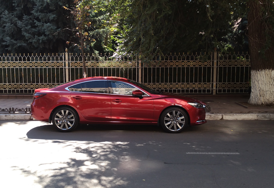 # 04 Подарунки від Офіційного Дилера Mazda 1