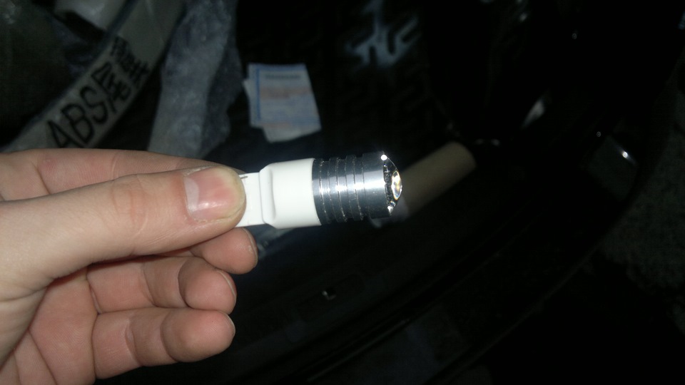 Встановлено світлодіодну лампочку в задній хід фірми CREE 2