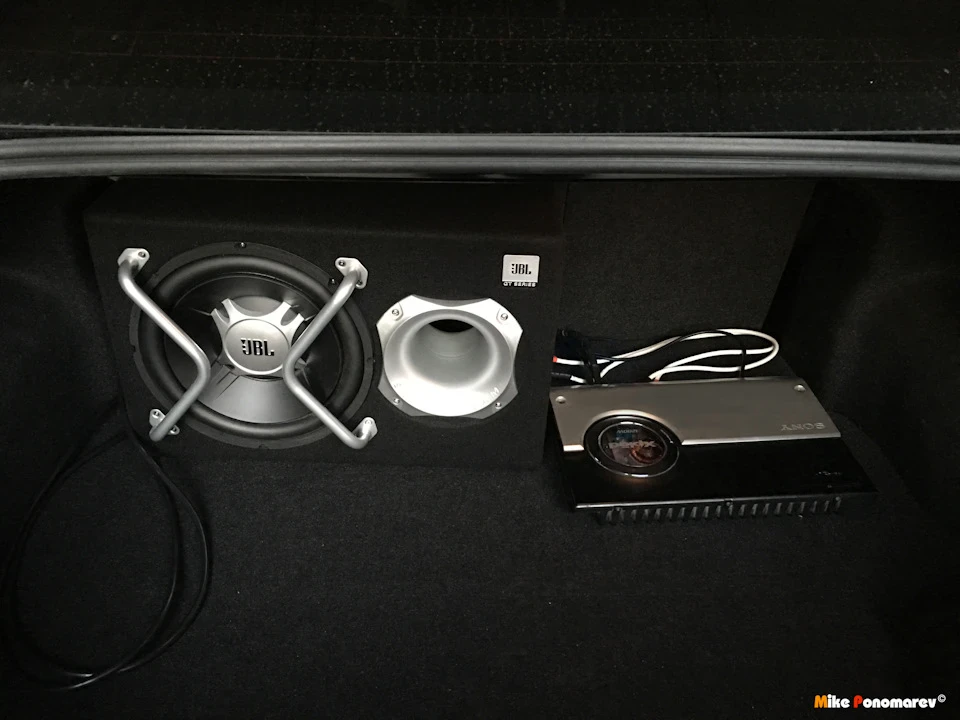 Сабвуфер JBL GT5-1204BR