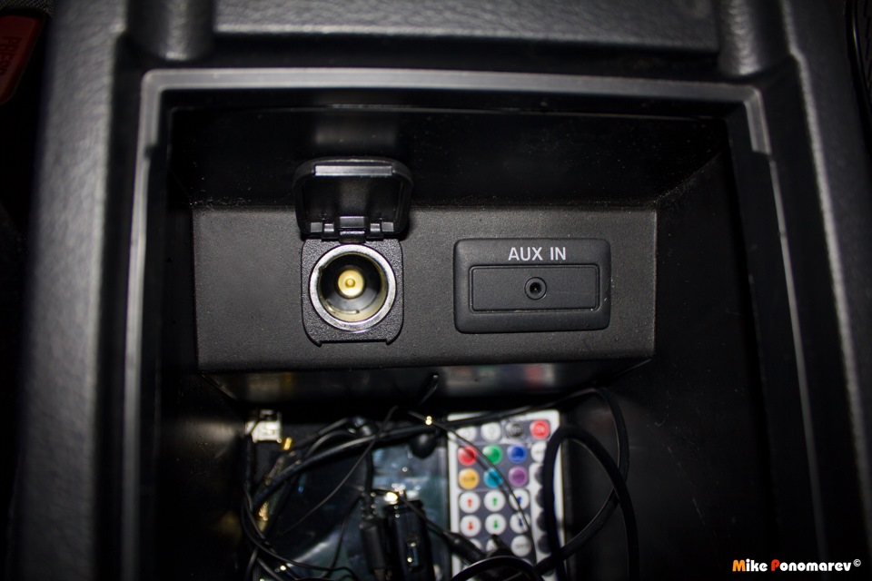 USB разъём в подлокотник. 4