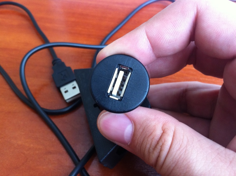 USB разъём в подлокотник. 1