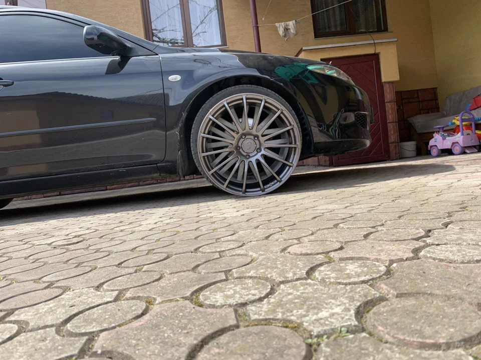 Yokohama Connoisseur 151c R19