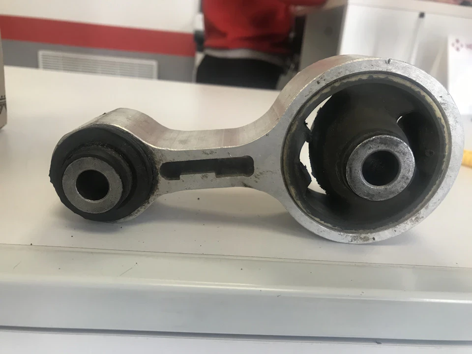 Заміна подушки двигуна Mazda 6