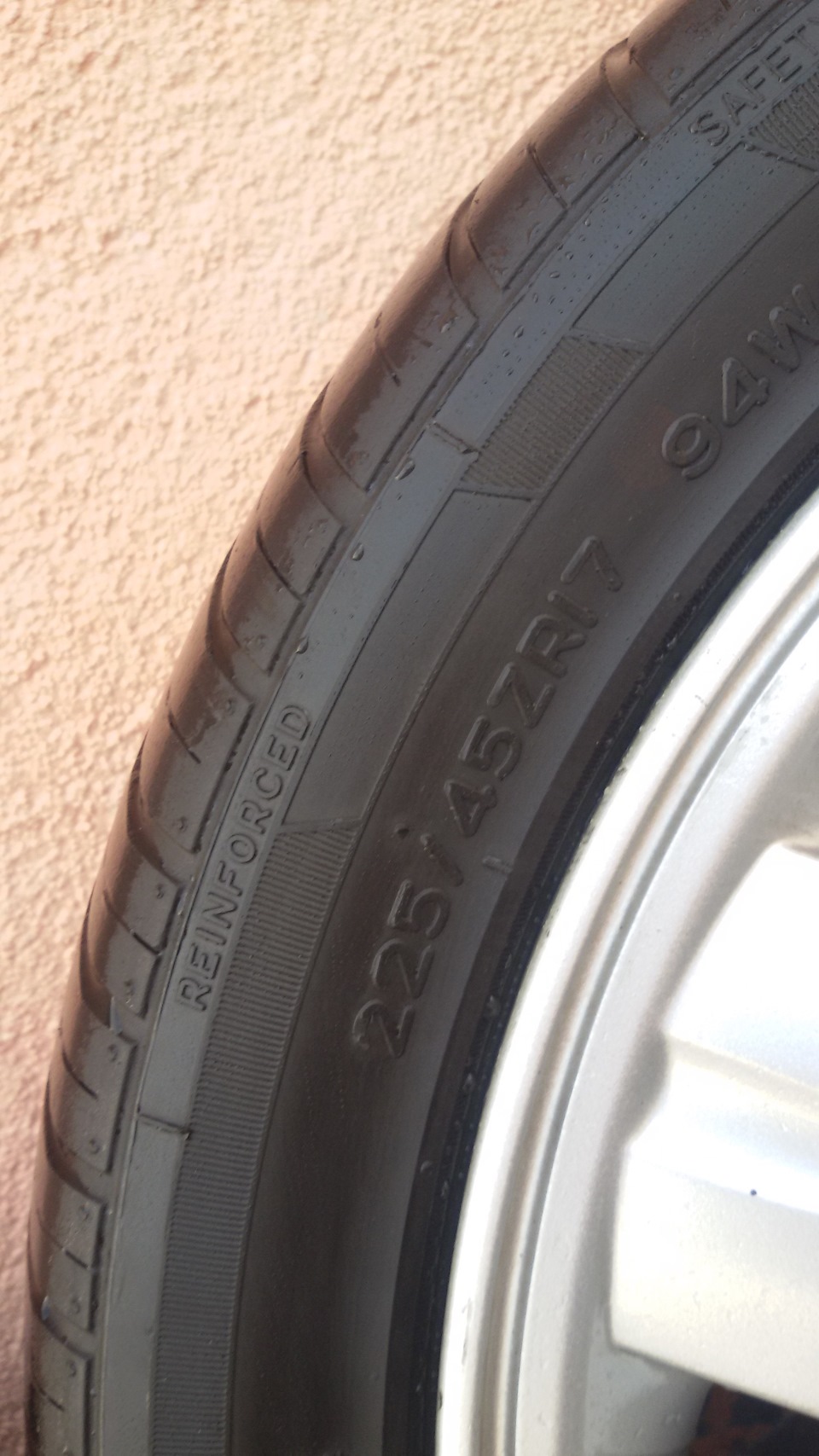 продам шини 225/45/17 2