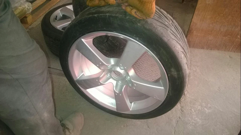 Замовив Рікси R18