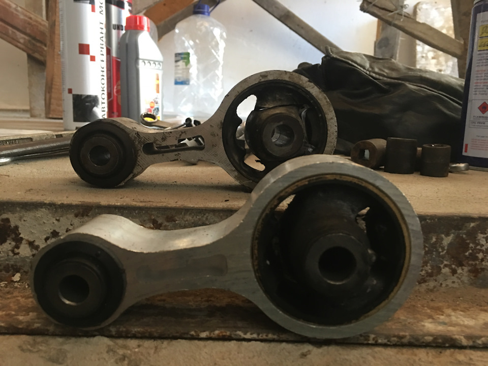Заміна нижньої подушки двигуна🔧🔩 / легка профілактика корозії 🚘 3