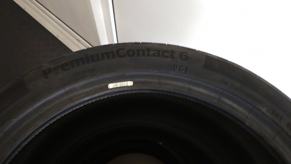 Continental PremiumContact 6 (235/45/R19) 4