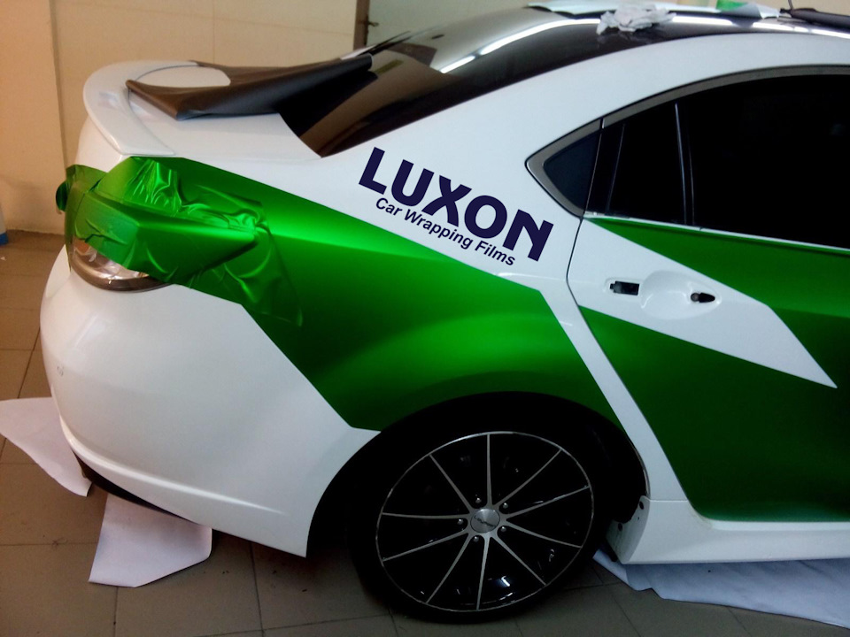 Зелений матовий хром LUXON + ріжуча стрічка Knifeless 1