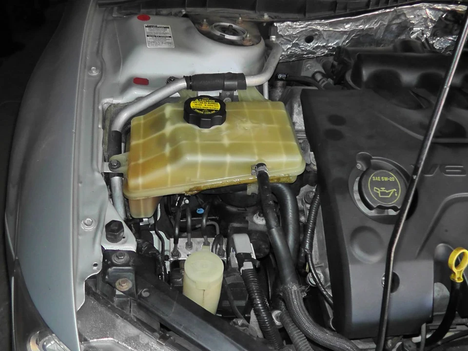 Новий розширювальний бачок для V6 3.0