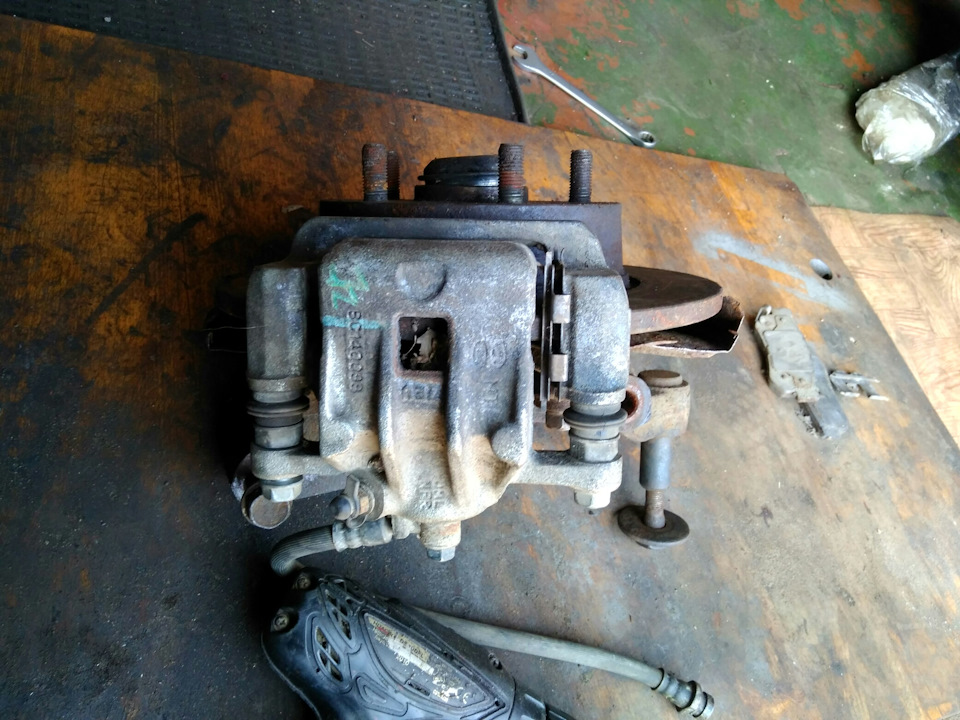Задня опора mazda 626 GD від Hyundai Tucson 4