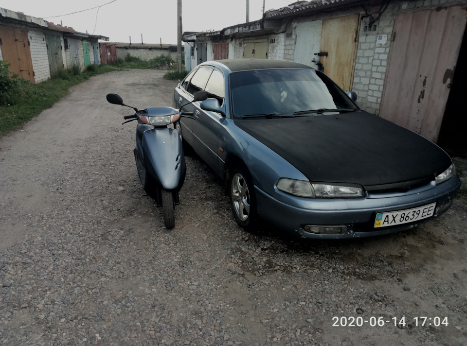 Скутер у колір машини. 1