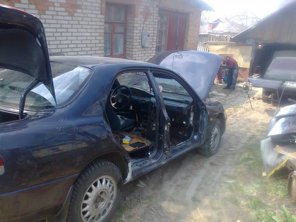 Поставив авто біля магазину і подряпнули =(