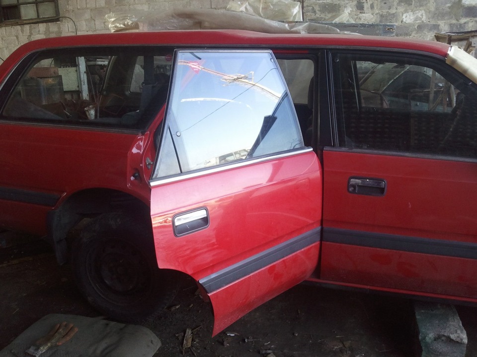 Розпродаж дверей mazda 626 GD 2