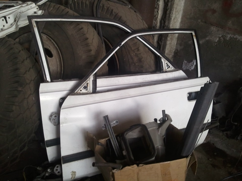 Розпродаж дверей mazda 626 GD 3
