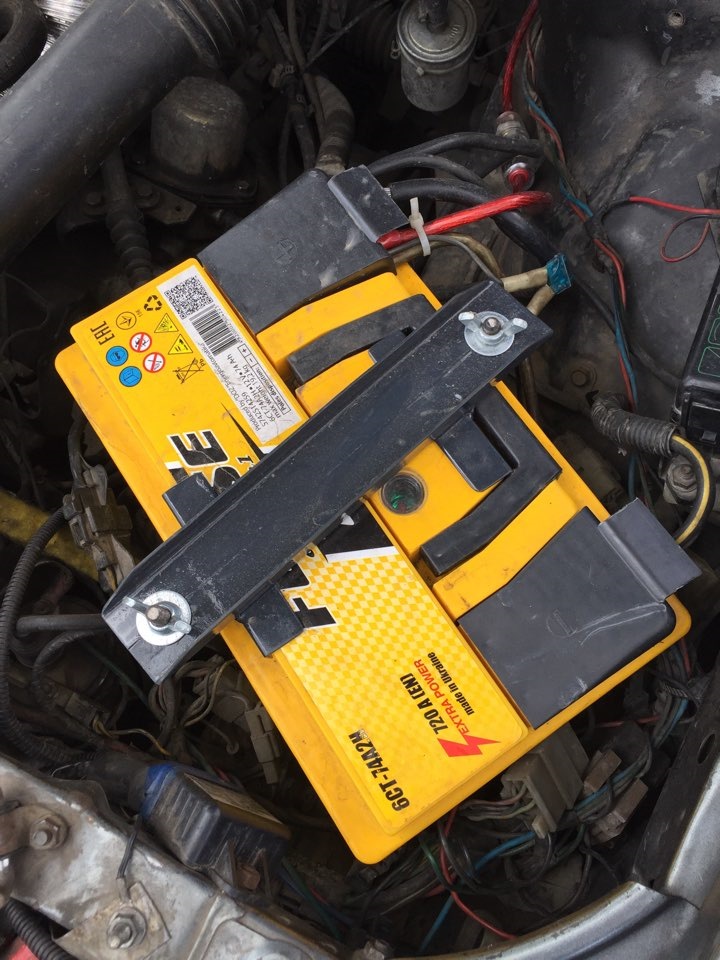 Крепление аккумулятора 1