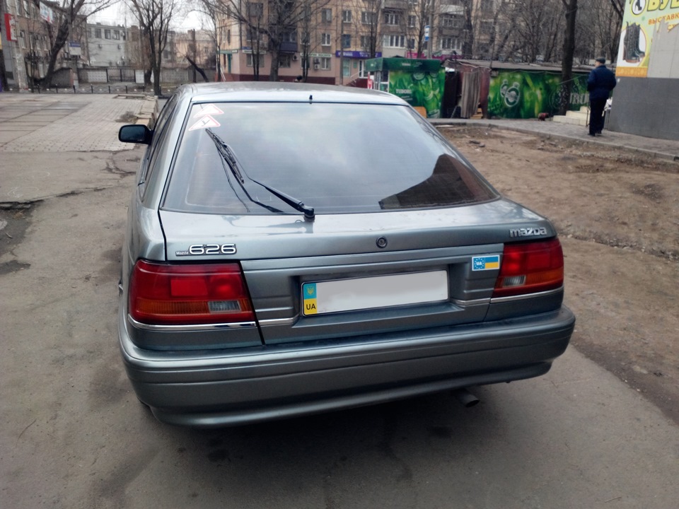 Поставив цілі задні ліхтарі 1
