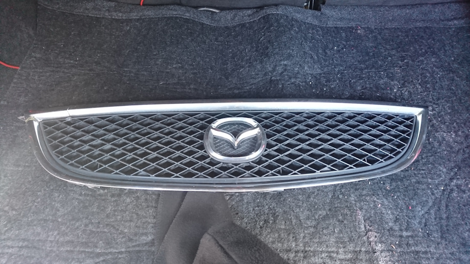 Решітка радіатора Mazda Capella 1