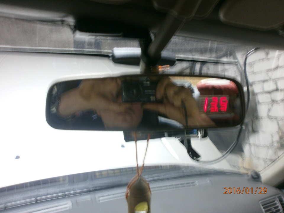 Вольтметр у дзеркало заднього виду 4