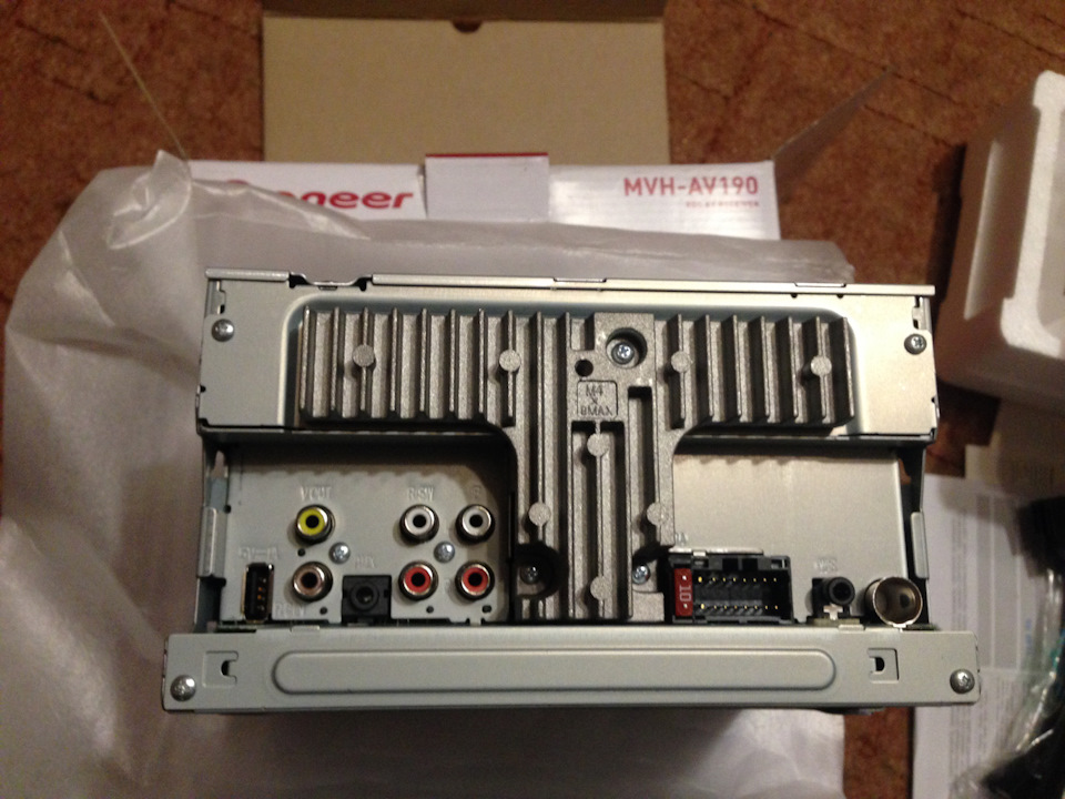 Pioneer MVH-AV190 4