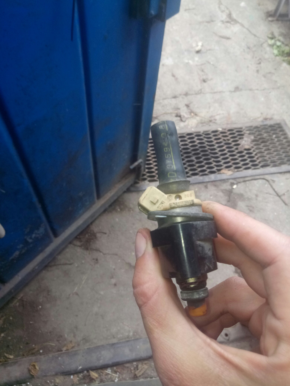 Продам форсунку нісан блюберд 5