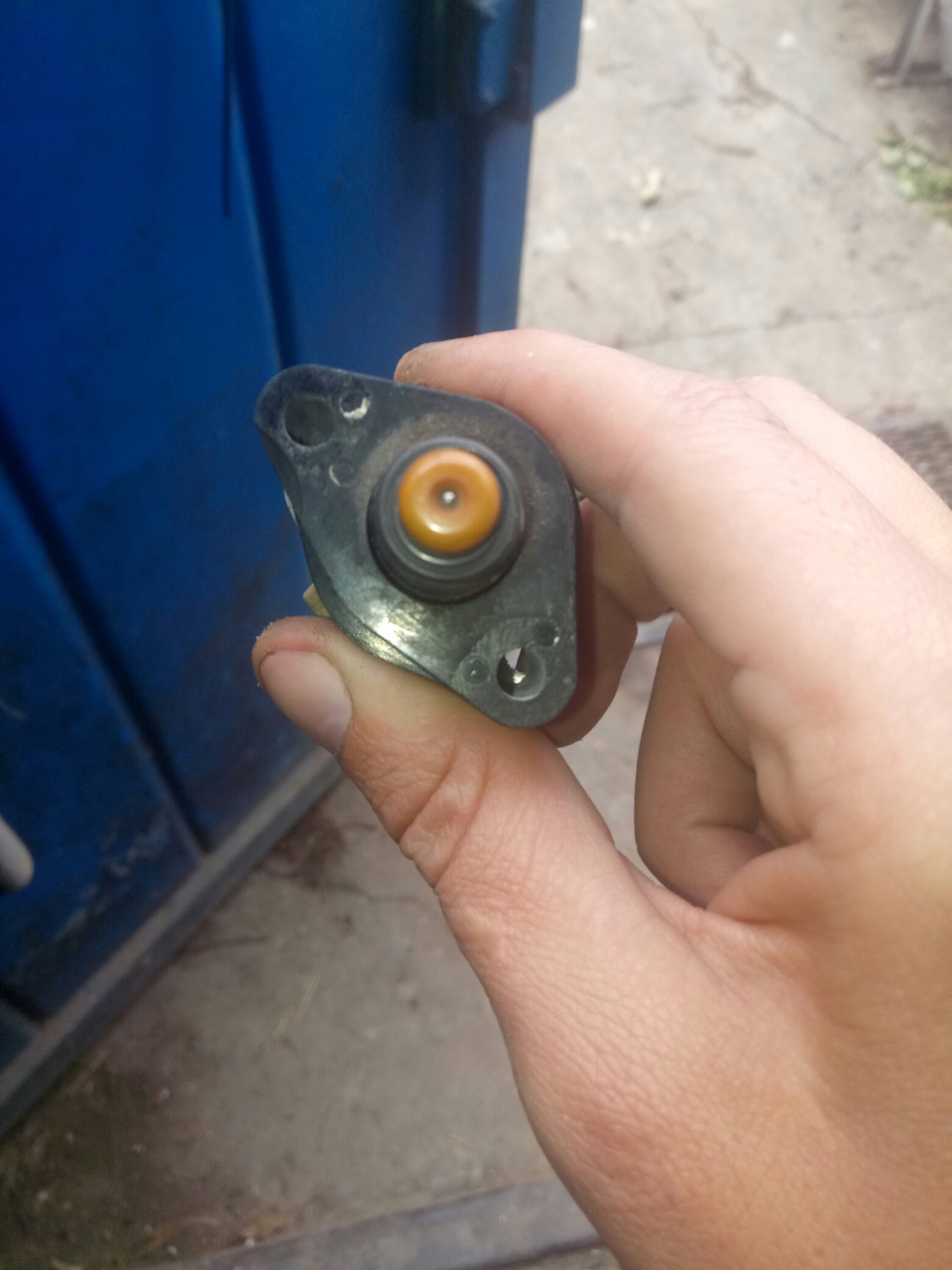 Продам форсунку нісан блюберд 4