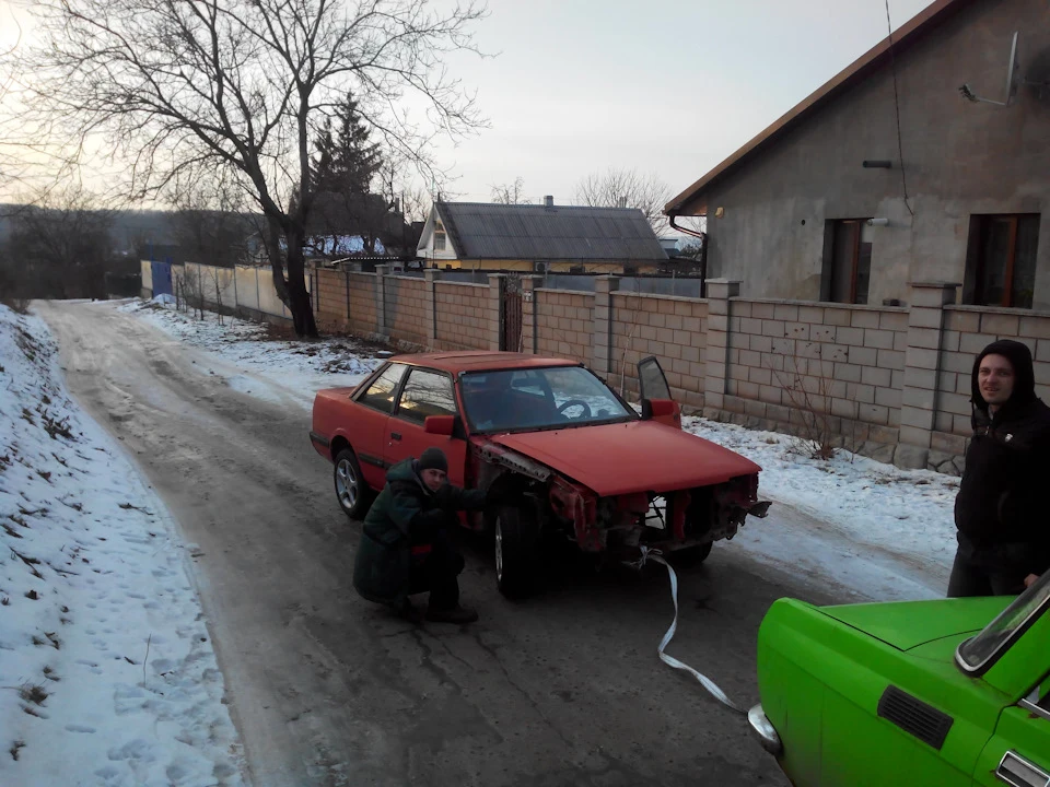 Переїхали в гараж друга)