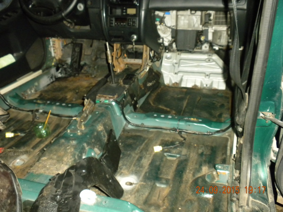 Де знаходиться ЕБУ (ECU) в 626 GF дорестайл? 2