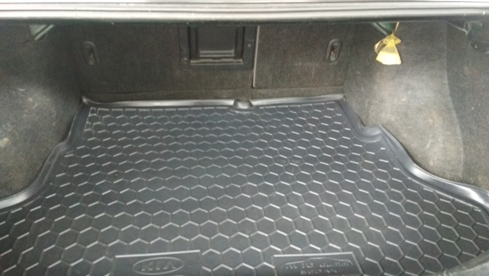 Mazda 626GF Килимок Багажник 1