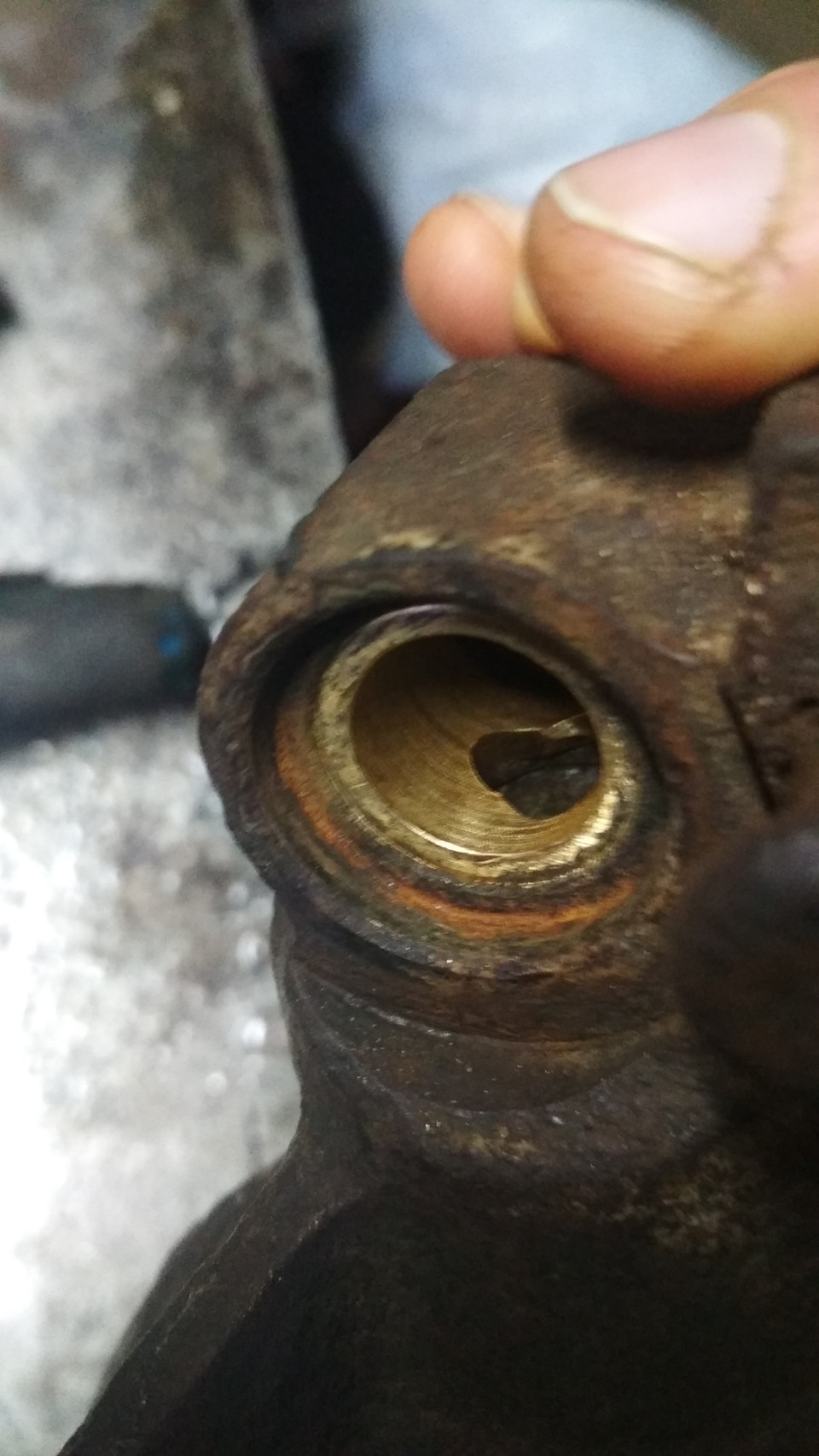 Задній суппорт Mazda 626 GF 1
