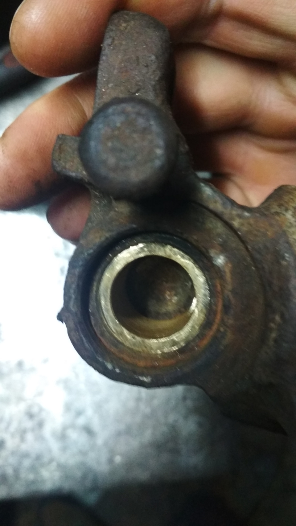 Задній суппорт Mazda 626 GF 3