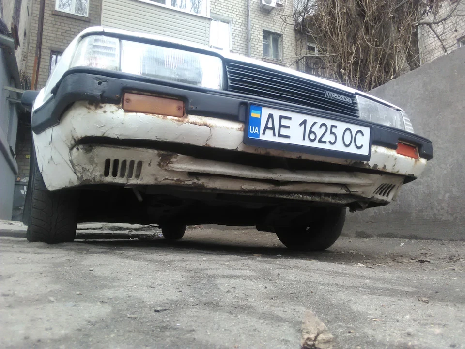 Передний бампер нижняя губа.