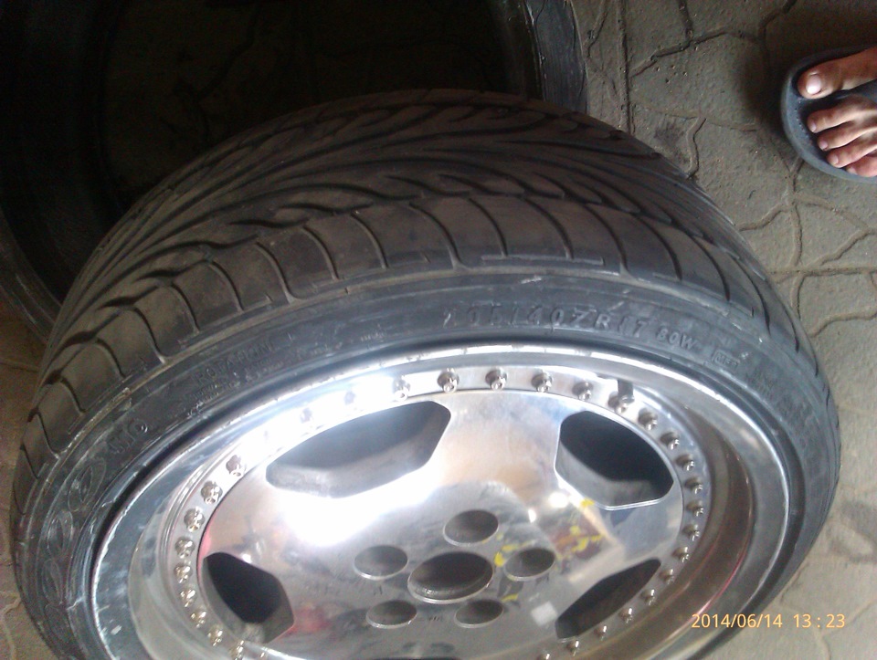 нова гума DUNLOP 205\40\17 4