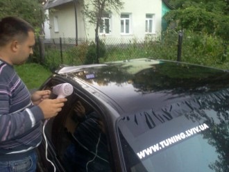 затягування даху чорною плівкою 2