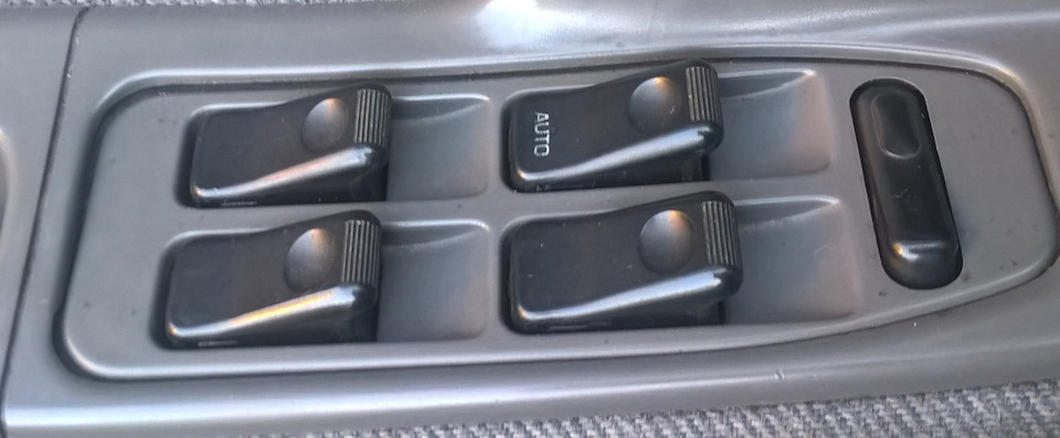 Блок управління електостеклами тю-тю…)) 1