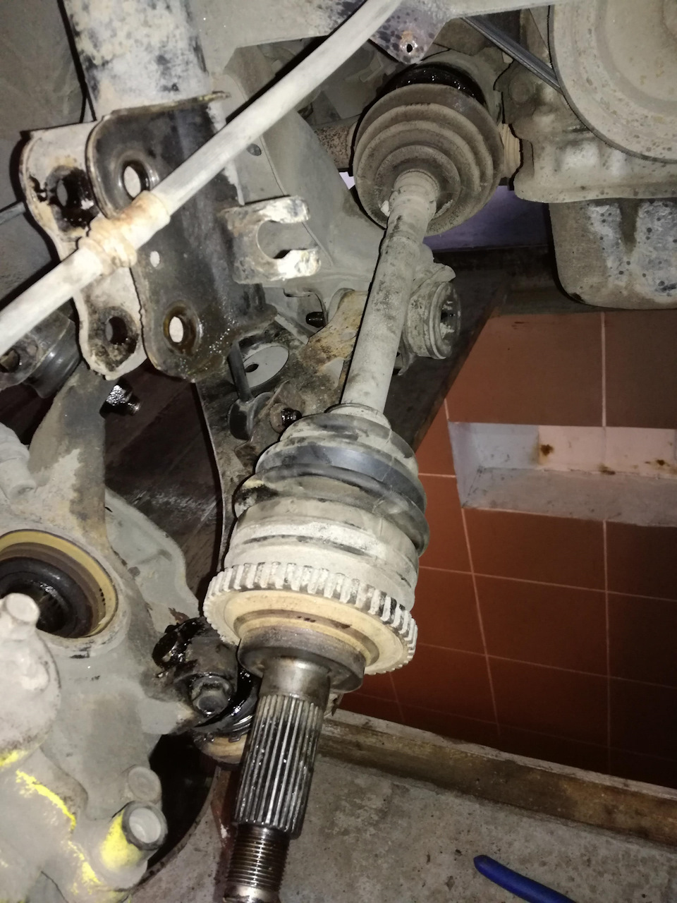 Пильовик шрусу GKN-Spidan і сальника коробки Hyundai/Kia 5