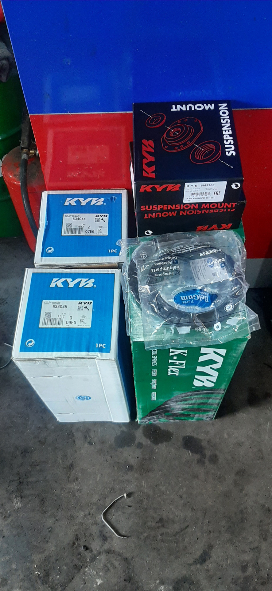 Ходова передня KYB 2