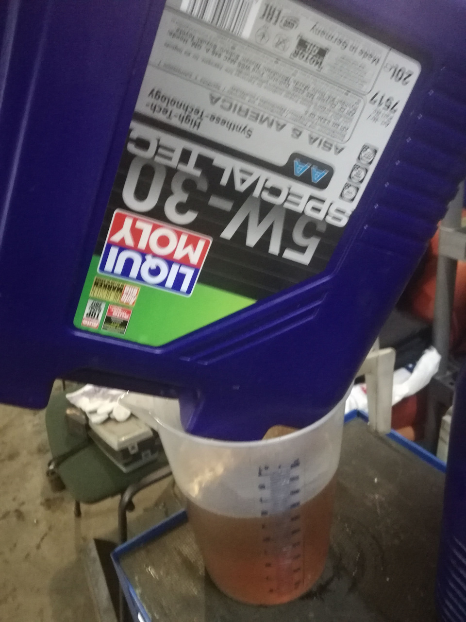 Заміна масла 5W30 Special Tec AA Liqui Moly 5