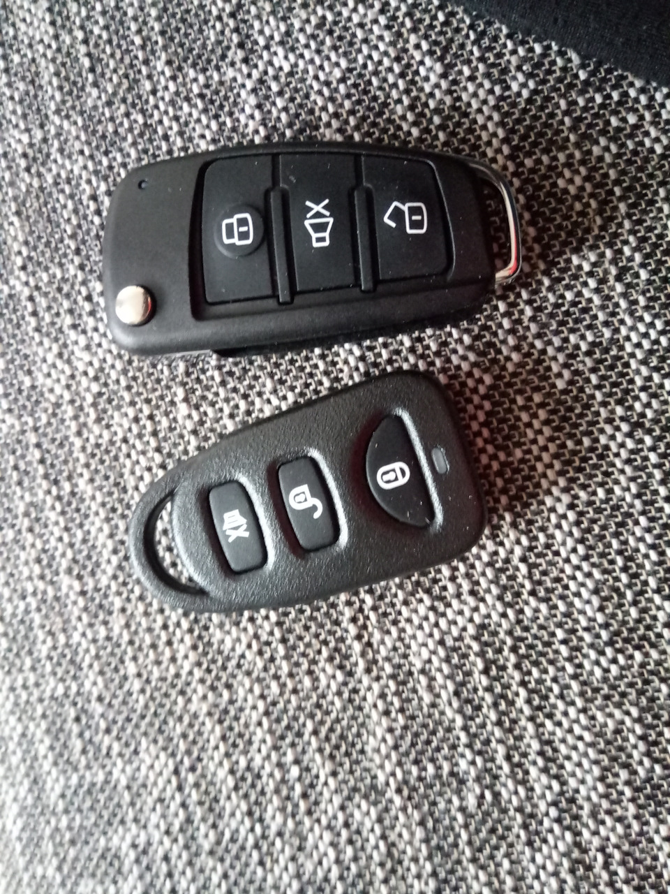 |Будні Mazda`вода: Бюджетна автомобільна охоронна система Cyclon X5 LC| 4