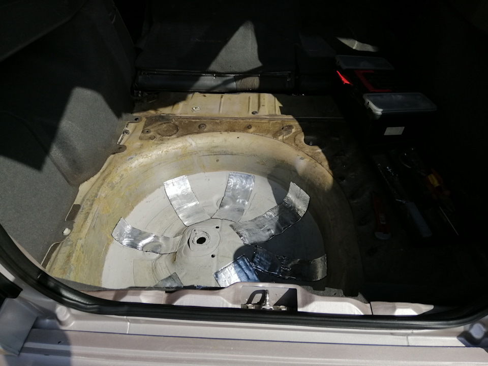 |Вихідні Mazda`вода: Довгоочікувана установка ГБО. Замок багажника. Гайка кріплення двірника| 4