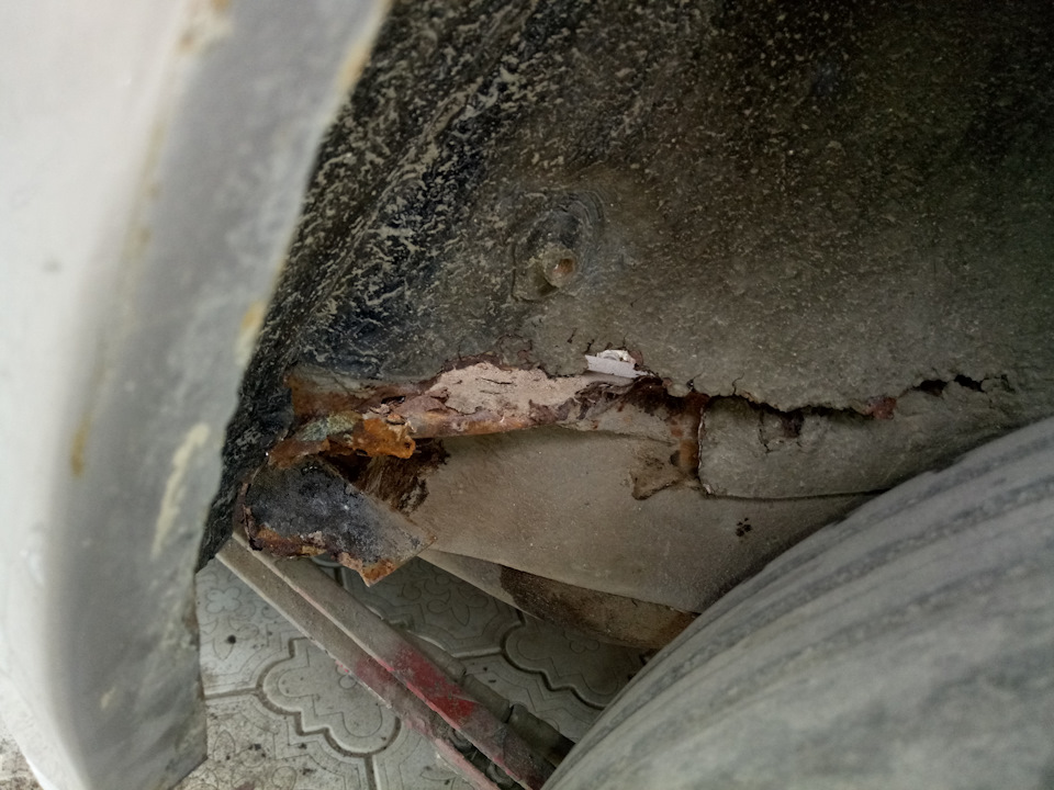 |Вихідні Mazda`вода: Шпигунські фото зроблені у зварювальника ліва сторона, фініш близький. Доводчики скла, номерні рамки| 5