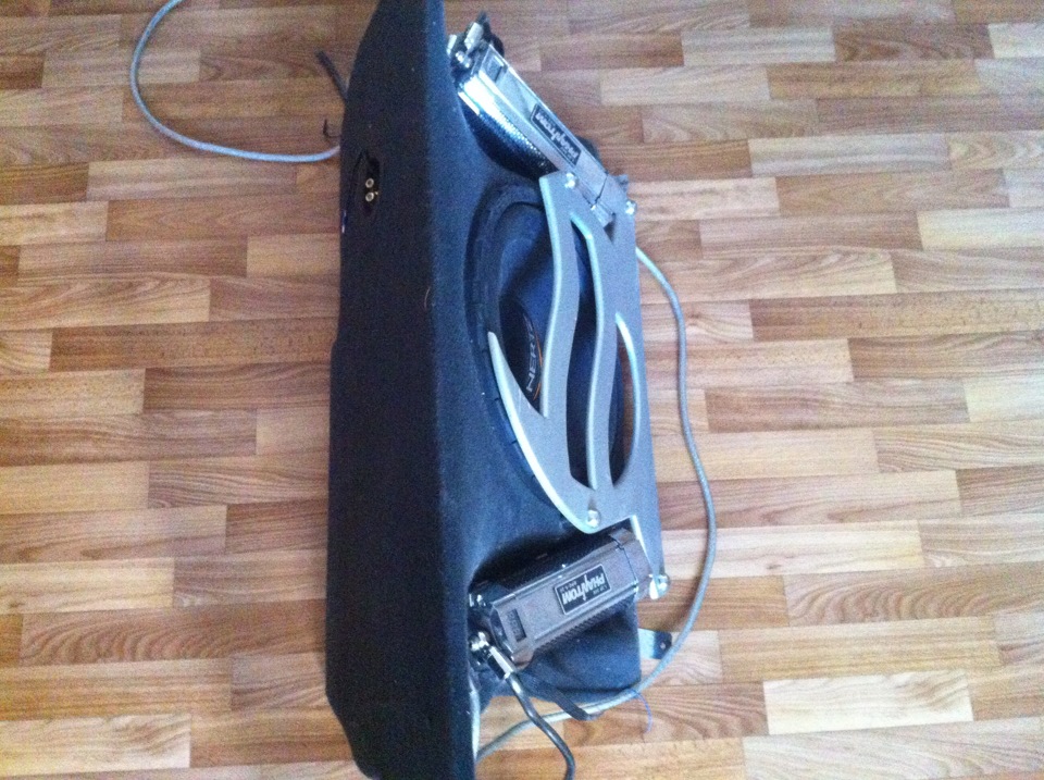 Нехилий сабвуфер HERTZ HX 380 4