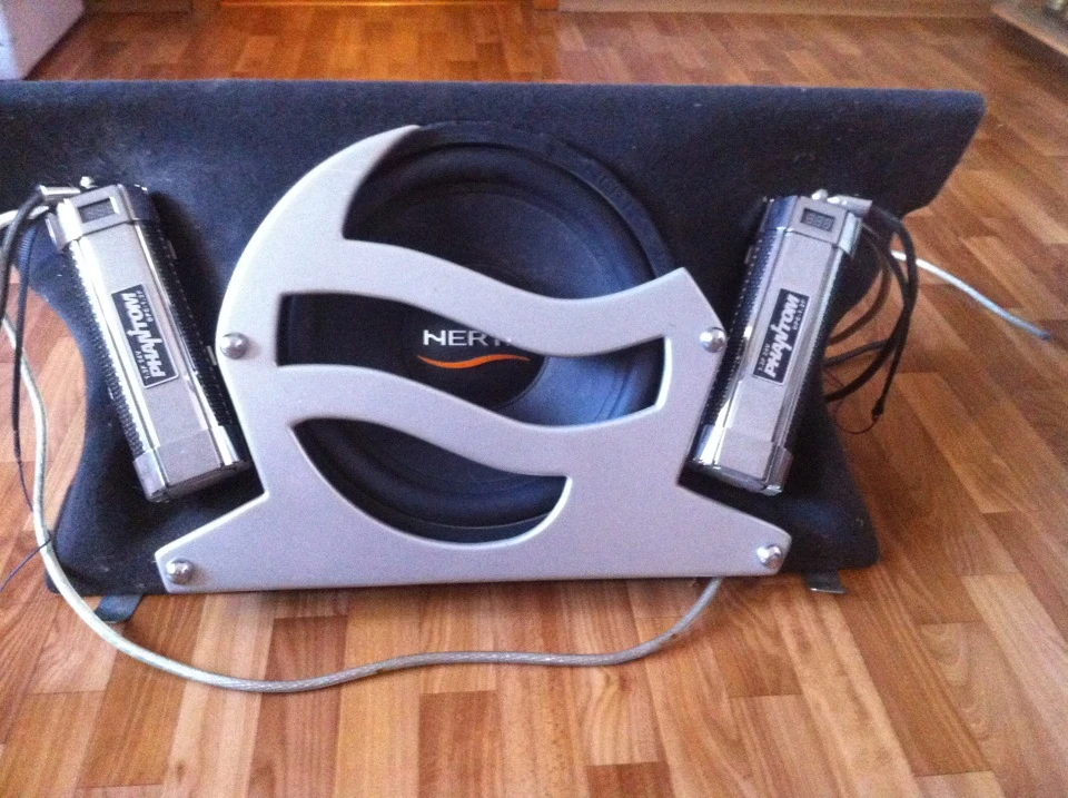 Нехилий сабвуфер HERTZ HX 380