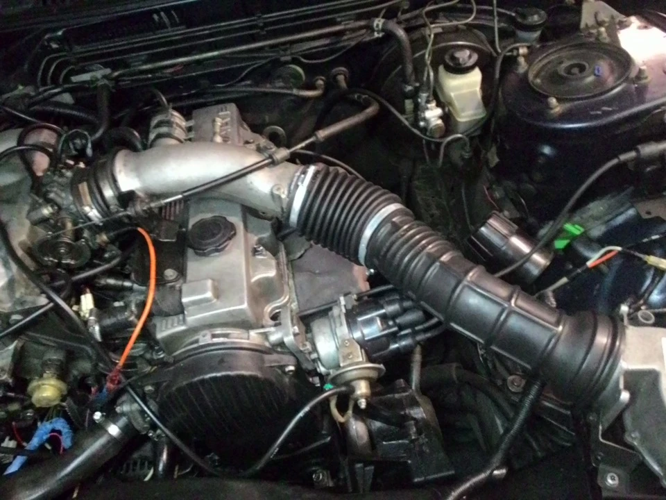 Гофра або повітряний патрубок Mazda 929