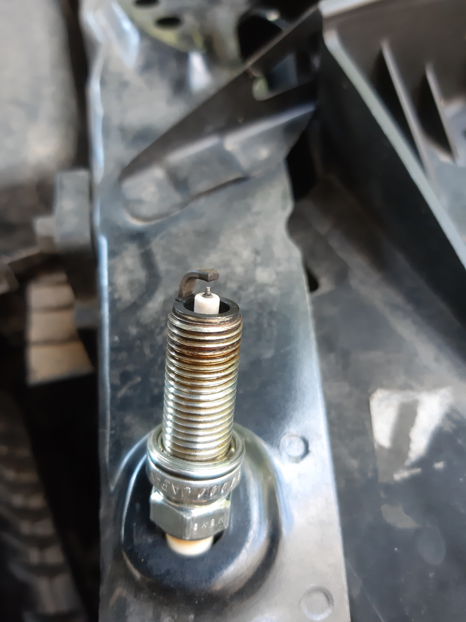Свічки NGK ILKAR7L11 через 3 тис км після перевірки. 3