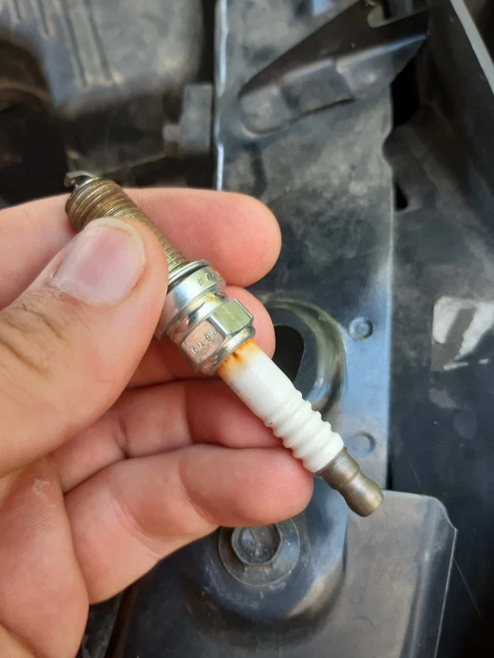 Свічки NGK ILKAR7L11 через 3 тис км після перевірки.